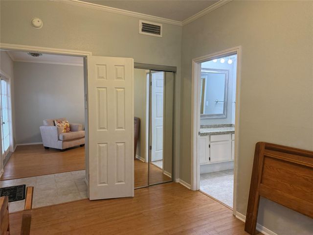 2121 El Paseo Street 1811, Houston, TX 77054