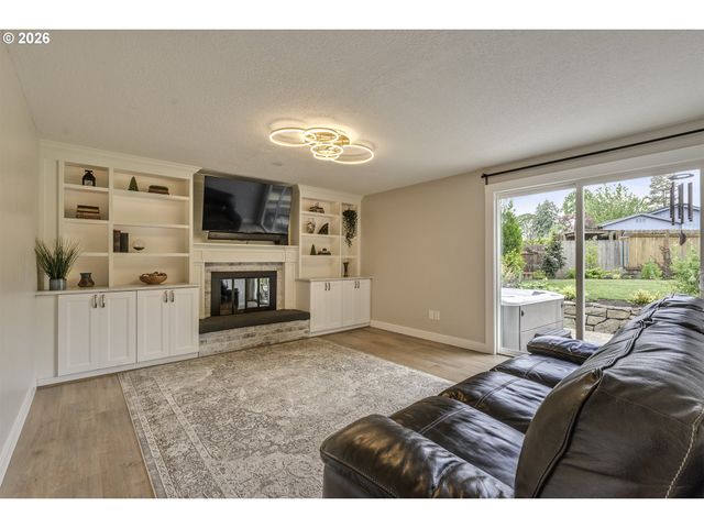 2457 Se WILLOW Dr, Hillsboro, OR 97123