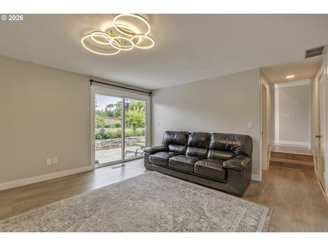 2457 Se WILLOW Dr, Hillsboro, OR 97123