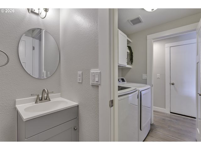 2457 Se WILLOW Dr, Hillsboro, OR 97123
