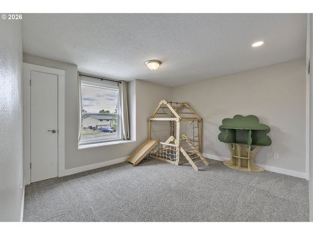 2457 Se WILLOW Dr, Hillsboro, OR 97123