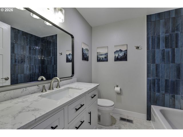 2457 Se WILLOW Dr, Hillsboro, OR 97123