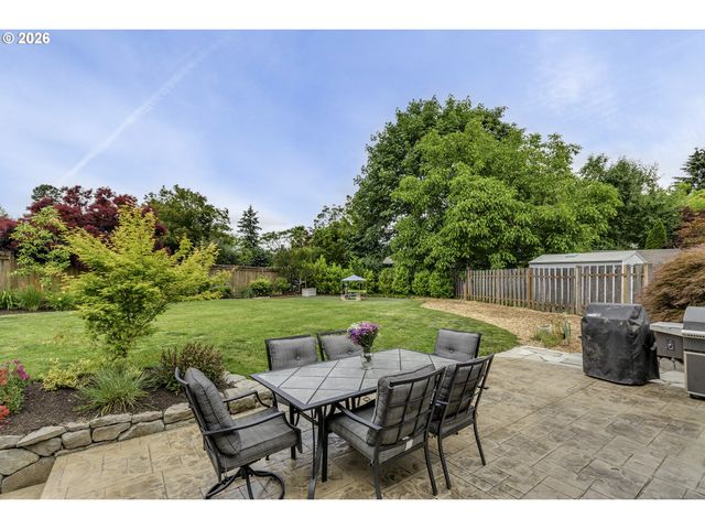 2457 Se WILLOW Dr, Hillsboro, OR 97123