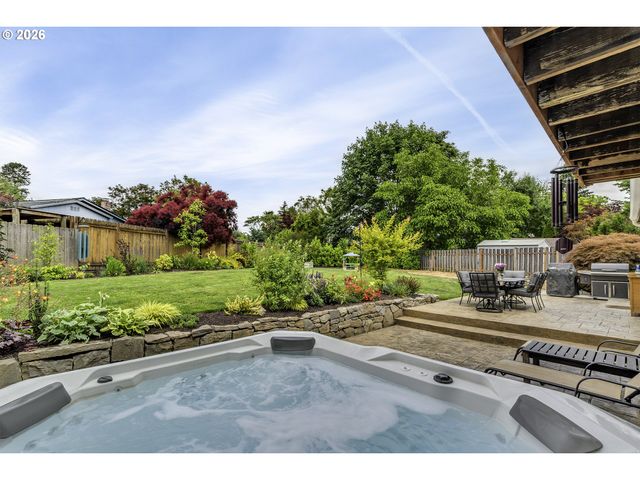 2457 Se WILLOW Dr, Hillsboro, OR 97123