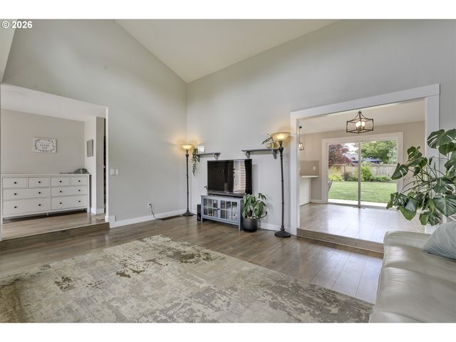2457 Se WILLOW Dr, Hillsboro, OR 97123