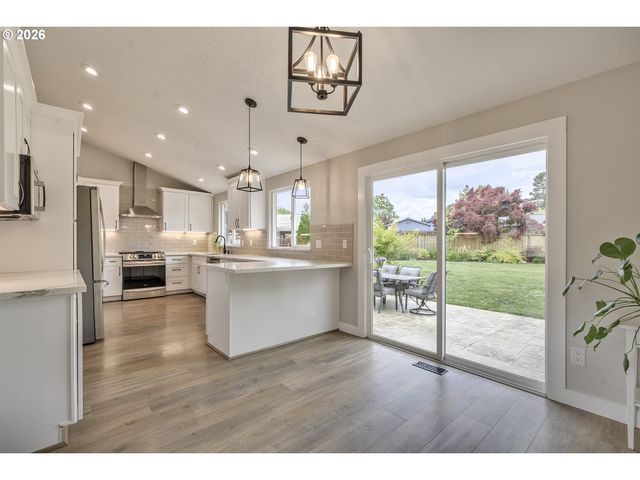 2457 Se WILLOW Dr, Hillsboro, OR 97123