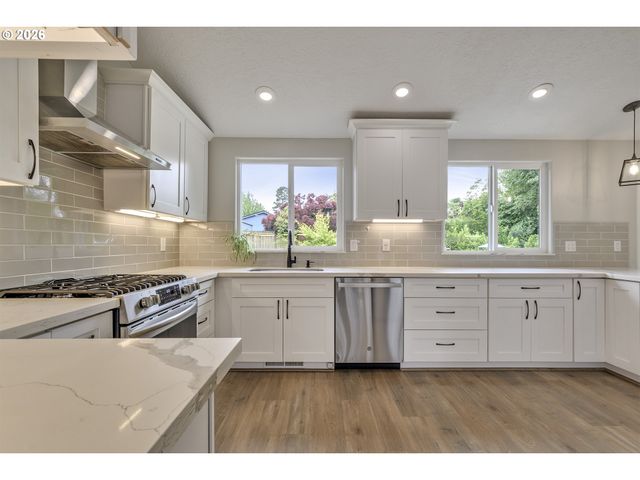 2457 Se WILLOW Dr, Hillsboro, OR 97123