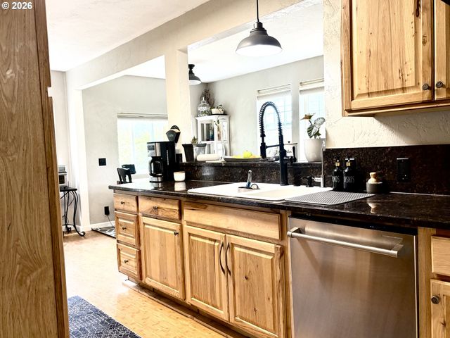1680 WESTOVER Dr, Eugene, OR 97403
