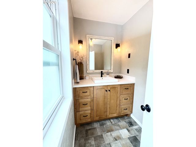 1680 WESTOVER Dr, Eugene, OR 97403