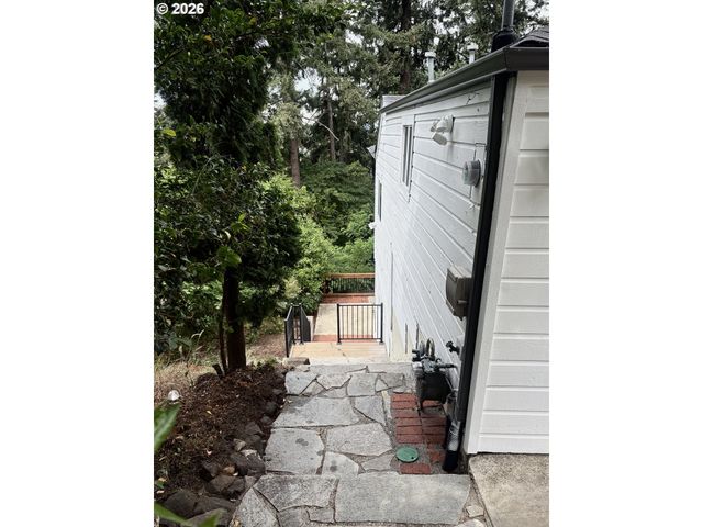 1680 WESTOVER Dr, Eugene, OR 97403