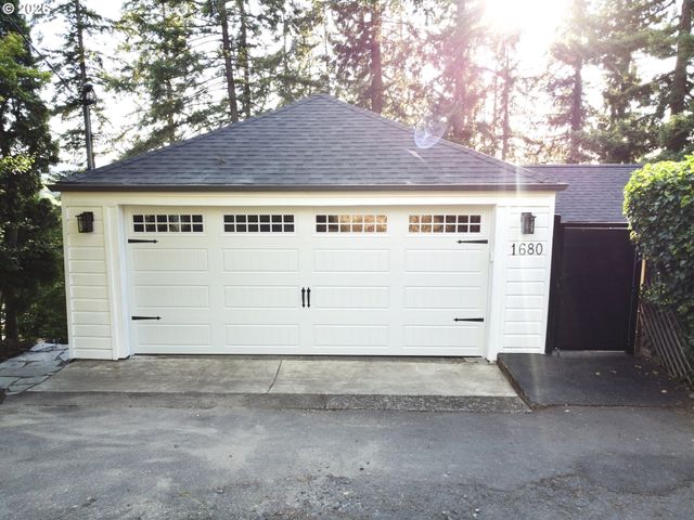 1680 WESTOVER Dr, Eugene, OR 97403