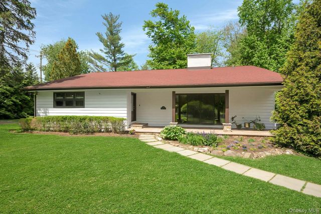 1 Canterbury Road, Scarsdale, NY 10583