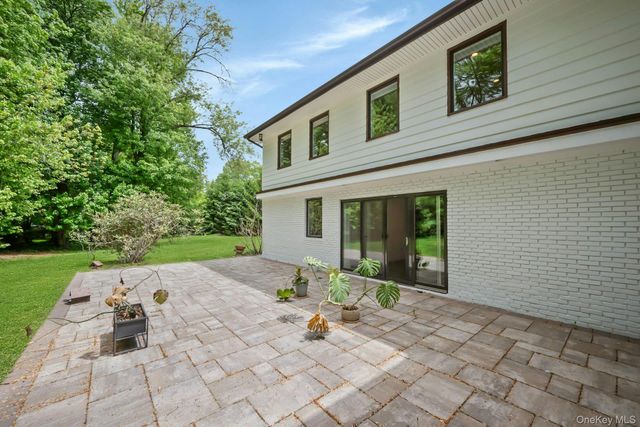1 Canterbury Road, Scarsdale, NY 10583