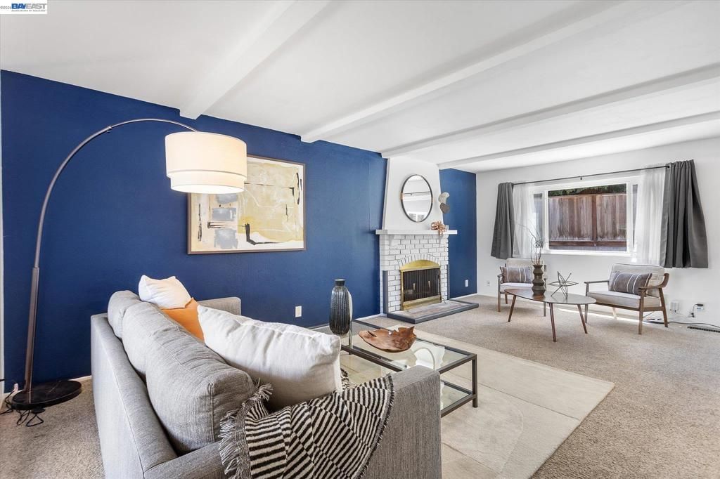 Image 10 of property listing at 16683 Kildare Rd, Castro Valley, CA 94578