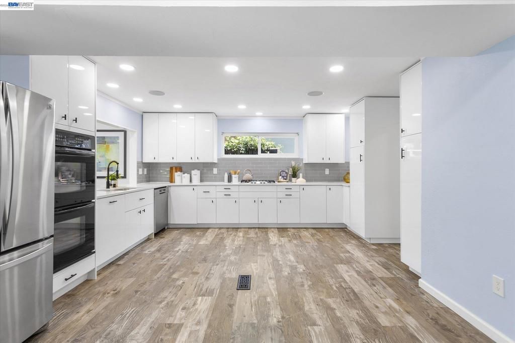 Image 20 of property listing at 16683 Kildare Rd, Castro Valley, CA 94578