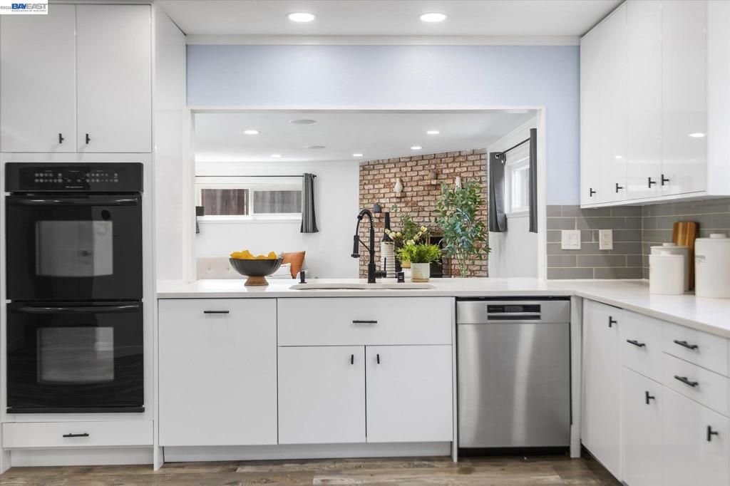 Image 24 of property listing at 16683 Kildare Rd, Castro Valley, CA 94578