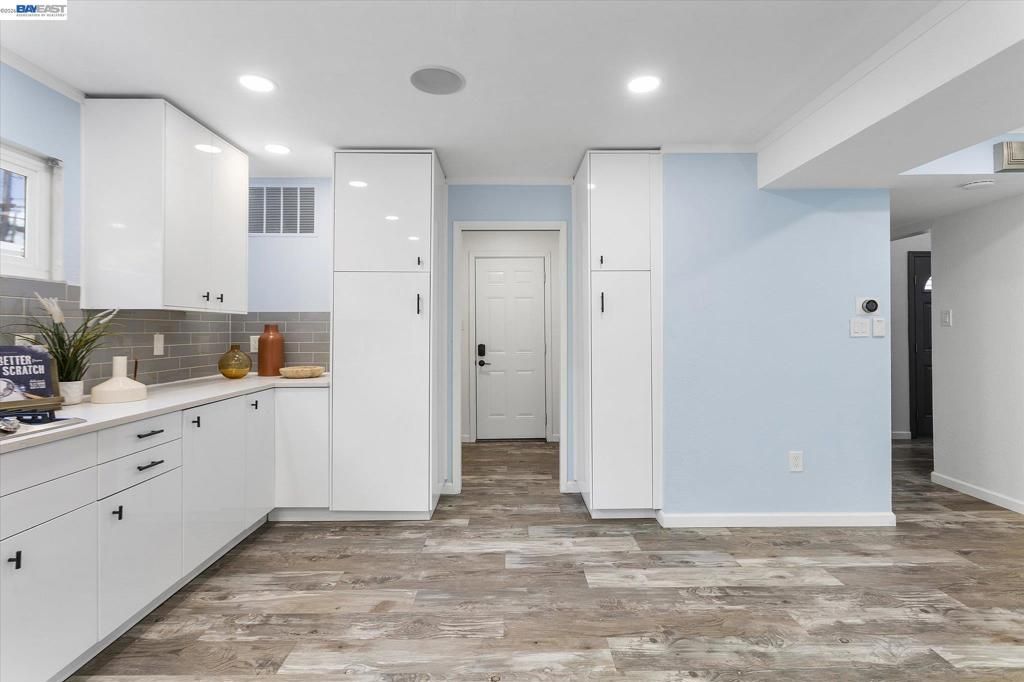 Image 25 of property listing at 16683 Kildare Rd, Castro Valley, CA 94578