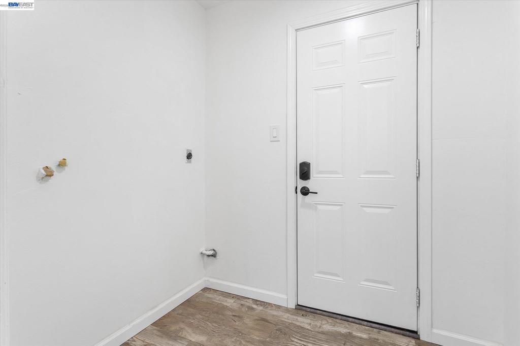 Image 27 of property listing at 16683 Kildare Rd, Castro Valley, CA 94578