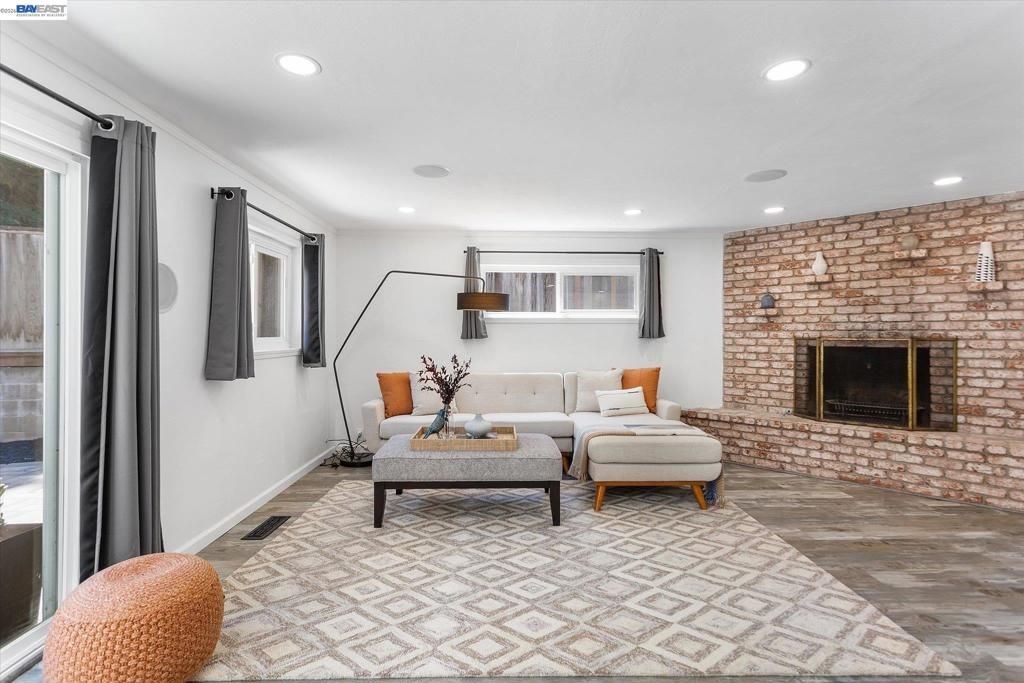 Image 29 of property listing at 16683 Kildare Rd, Castro Valley, CA 94578