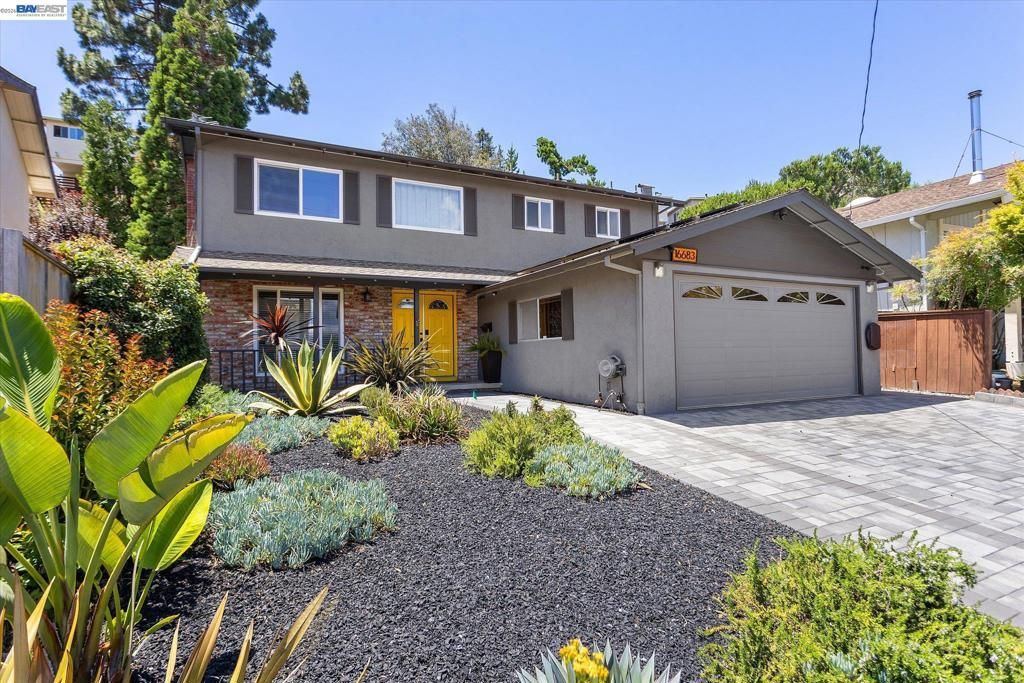 Image 4 of property listing at 16683 Kildare Rd, Castro Valley, CA 94578