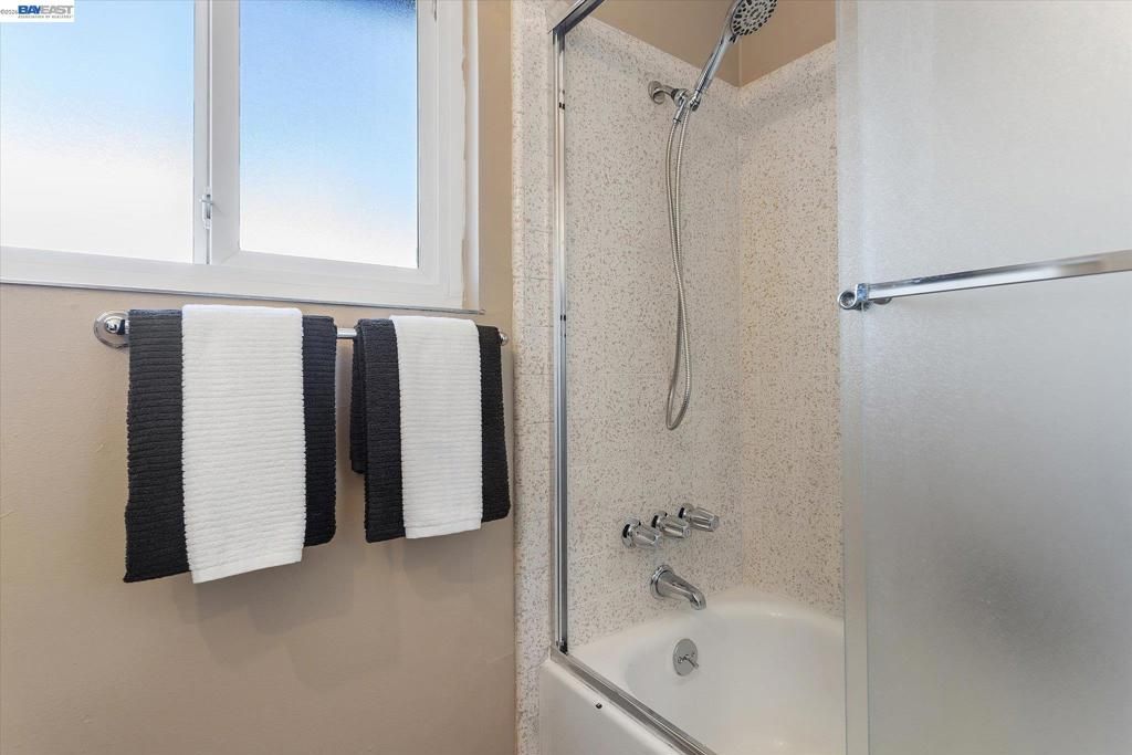 Image 41 of property listing at 16683 Kildare Rd, Castro Valley, CA 94578
