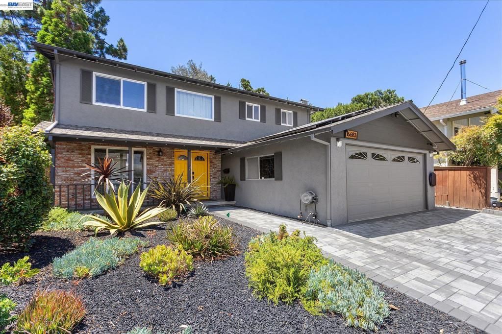 Image 6 of property listing at 16683 Kildare Rd, Castro Valley, CA 94578