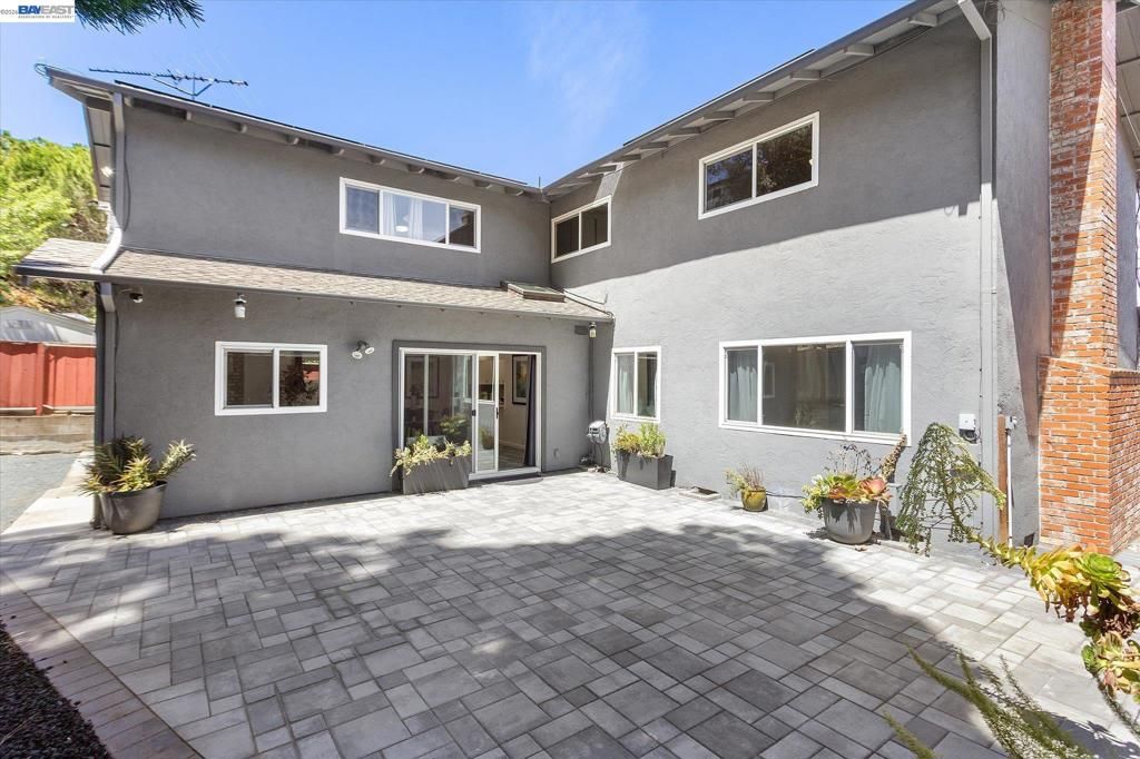 Image 73 of property listing at 16683 Kildare Rd, Castro Valley, CA 94578