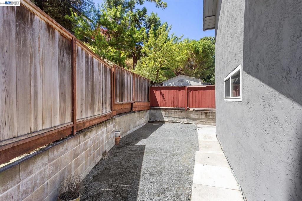 Image 75 of property listing at 16683 Kildare Rd, Castro Valley, CA 94578