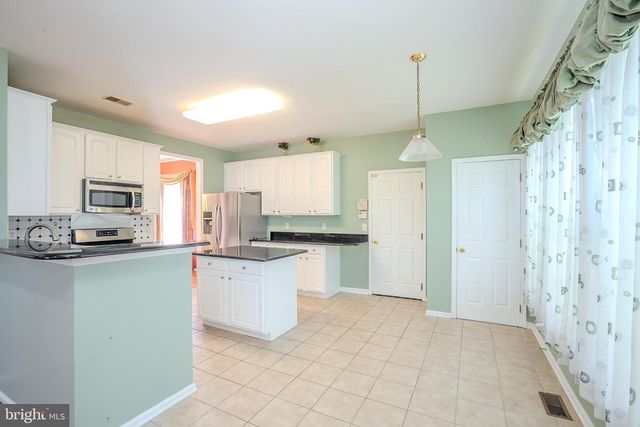 31 HAWTHORN DR, Plainsboro, NJ 08536