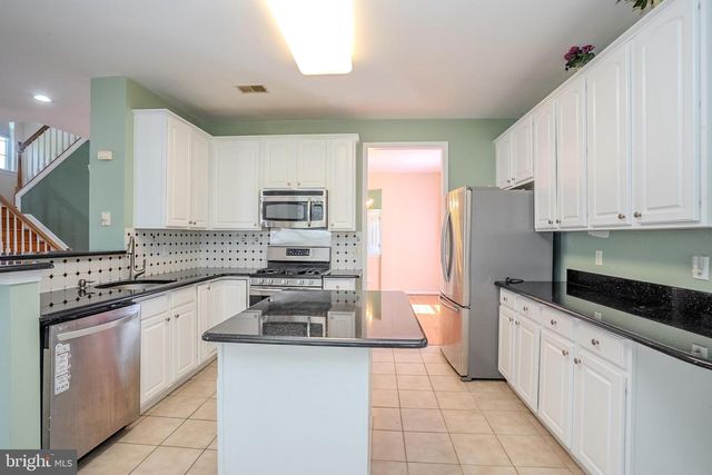 31 HAWTHORN DR, Plainsboro, NJ 08536