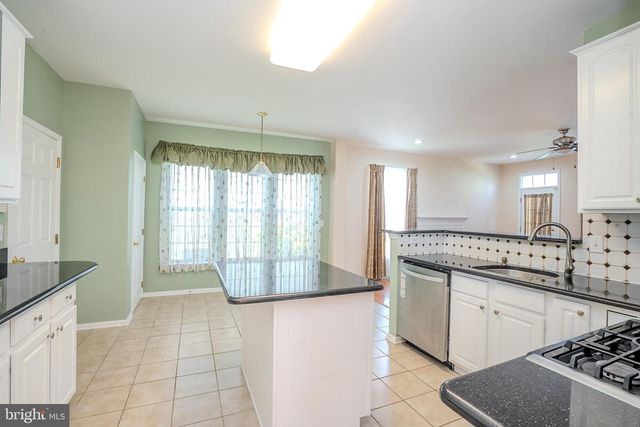 31 HAWTHORN DR, Plainsboro, NJ 08536
