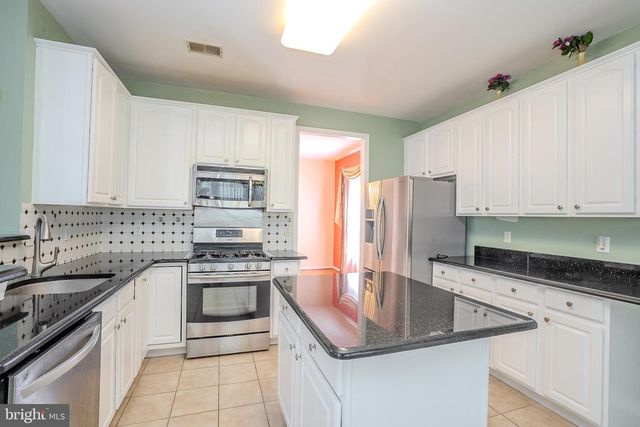 31 HAWTHORN DR, Plainsboro, NJ 08536