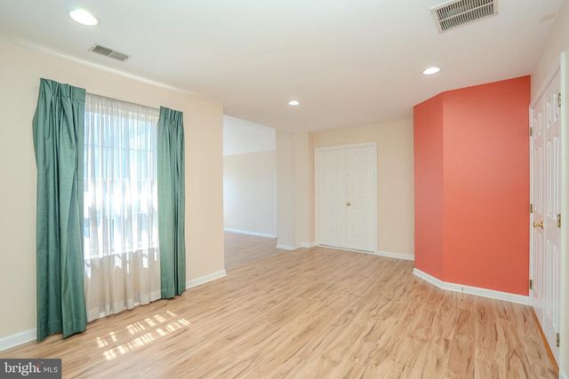 31 HAWTHORN DR, Plainsboro, NJ 08536