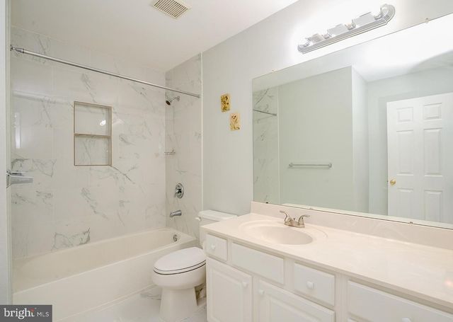 31 HAWTHORN DR, Plainsboro, NJ 08536