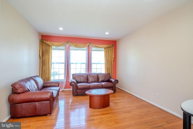 31 HAWTHORN DR, Plainsboro, NJ 08536
