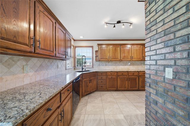 7918 N 156th East Avenue, Owasso, OK 74055