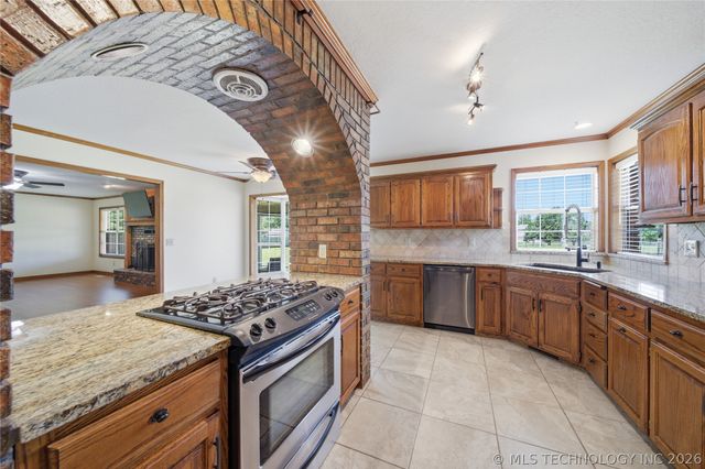 7918 N 156th East Avenue, Owasso, OK 74055