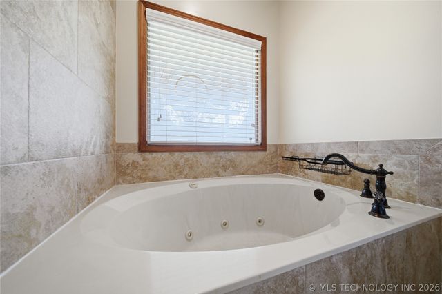 7918 N 156th East Avenue, Owasso, OK 74055