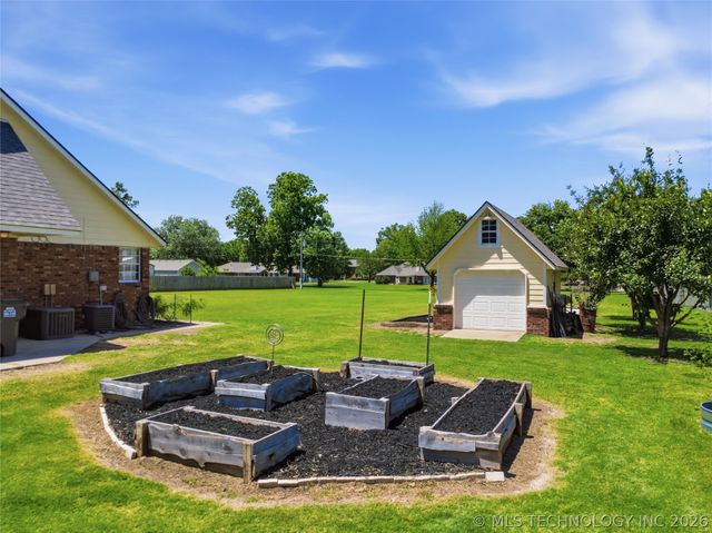 7918 N 156th East Avenue, Owasso, OK 74055