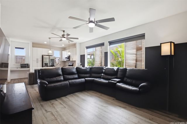 94-1251 Hale Halawai Drive 40, Waipahu, HI 96797