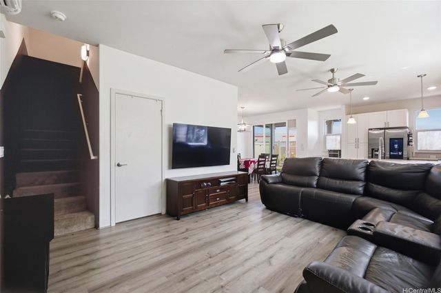 94-1251 Hale Halawai Drive 40, Waipahu, HI 96797