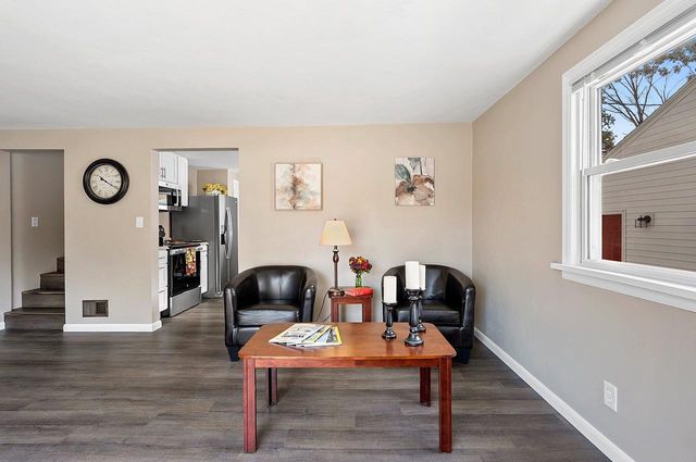 2500 S JEFFERSON STREET, Appleton, WI 54915