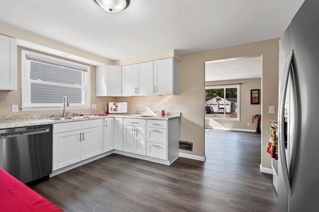 2500 S JEFFERSON STREET, Appleton, WI 54915