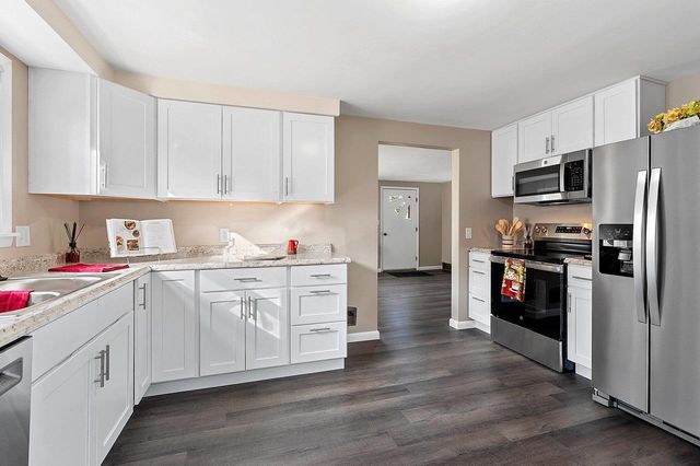 2500 S JEFFERSON STREET, Appleton, WI 54915