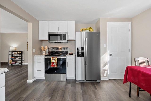 2500 S JEFFERSON STREET, Appleton, WI 54915