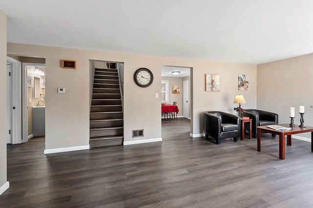 2500 S JEFFERSON STREET, Appleton, WI 54915