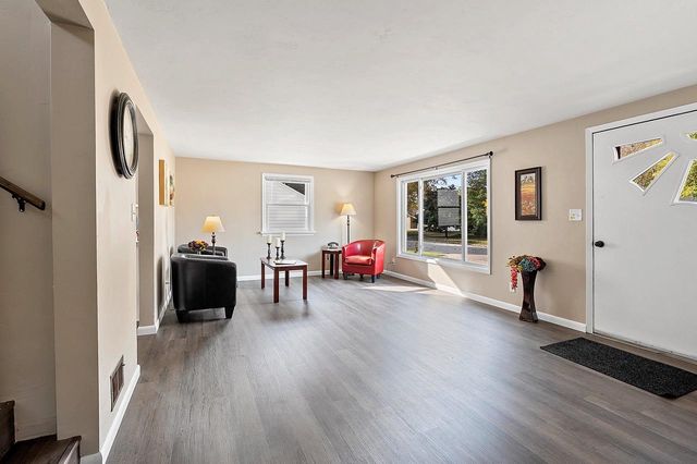 2500 S JEFFERSON STREET, Appleton, WI 54915