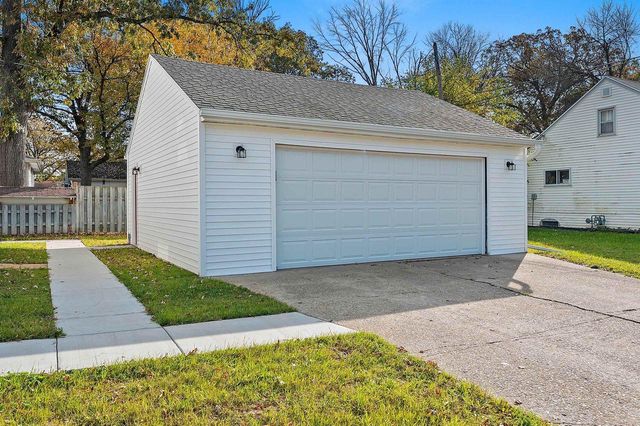 2500 S JEFFERSON STREET, Appleton, WI 54915