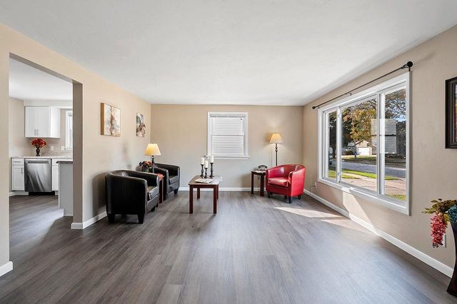 2500 S JEFFERSON STREET, Appleton, WI 54915