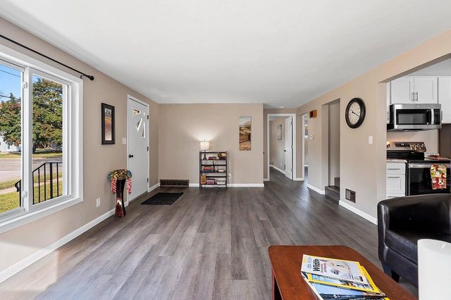 2500 S JEFFERSON STREET, Appleton, WI 54915